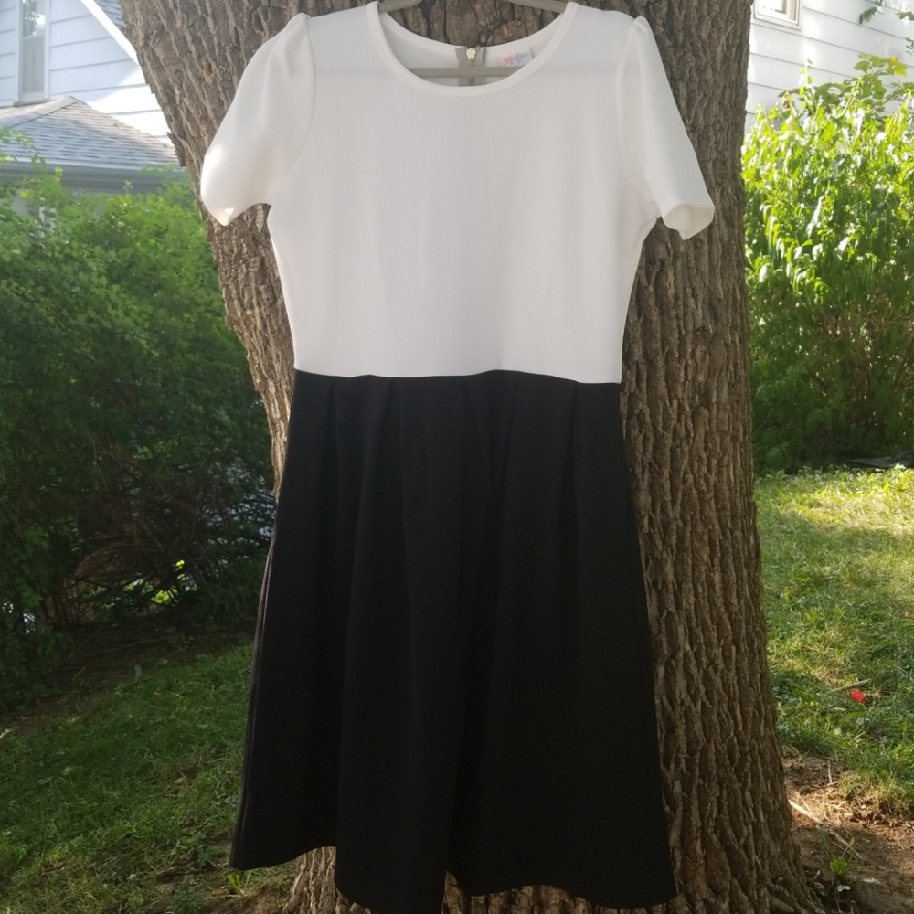 Black and white LuLaRoe Amelia XL NWOT